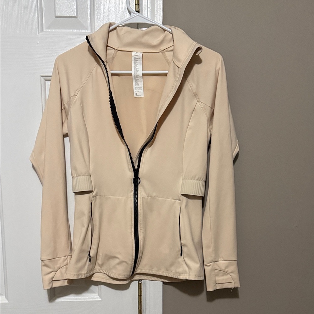 Fabletics Trinity Cold Weather Performance Jacket in bone {Small} - Picture 1 of 9